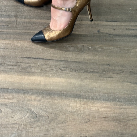 Marc Fisher bronze and black Mary Jane heels - Picture 3 of 8